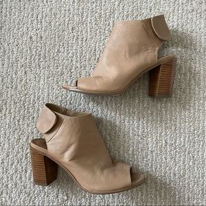 STEVE MADDEN Nonstop Beige Leather Summer Heels